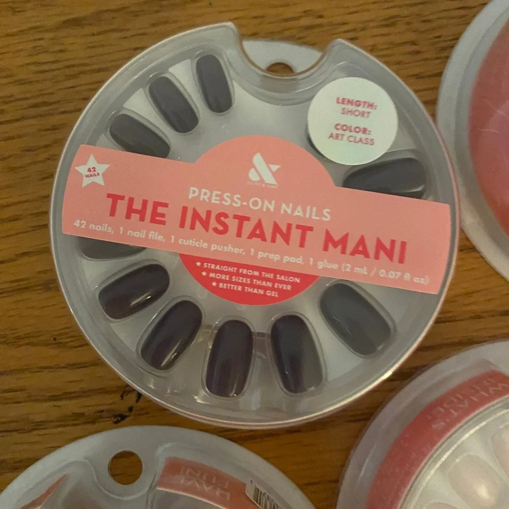 Olive & June Glue On Nail Bundle